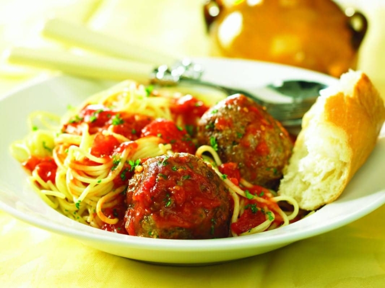 Spaghetti With Tomato Sauce and Grand Cheese Stuffed Beef Meatballs