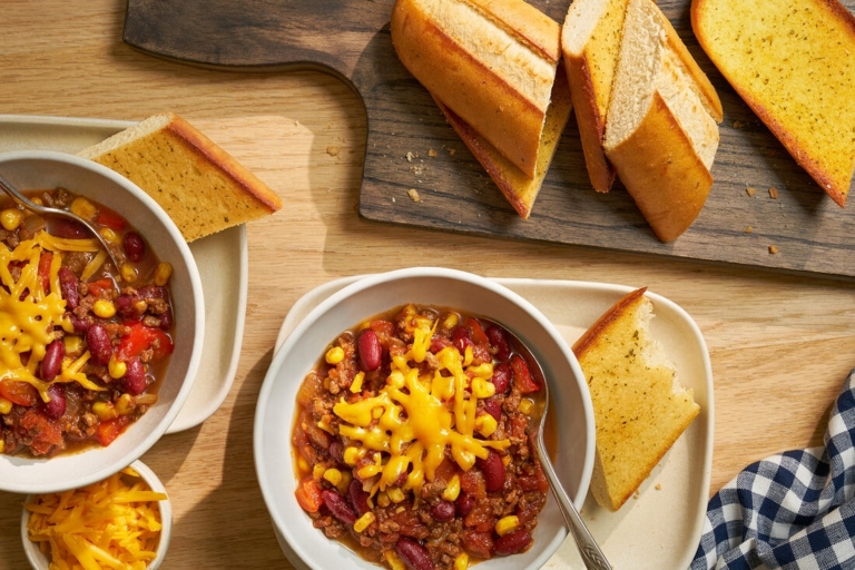 Pantry Chili with Garlic Loaf